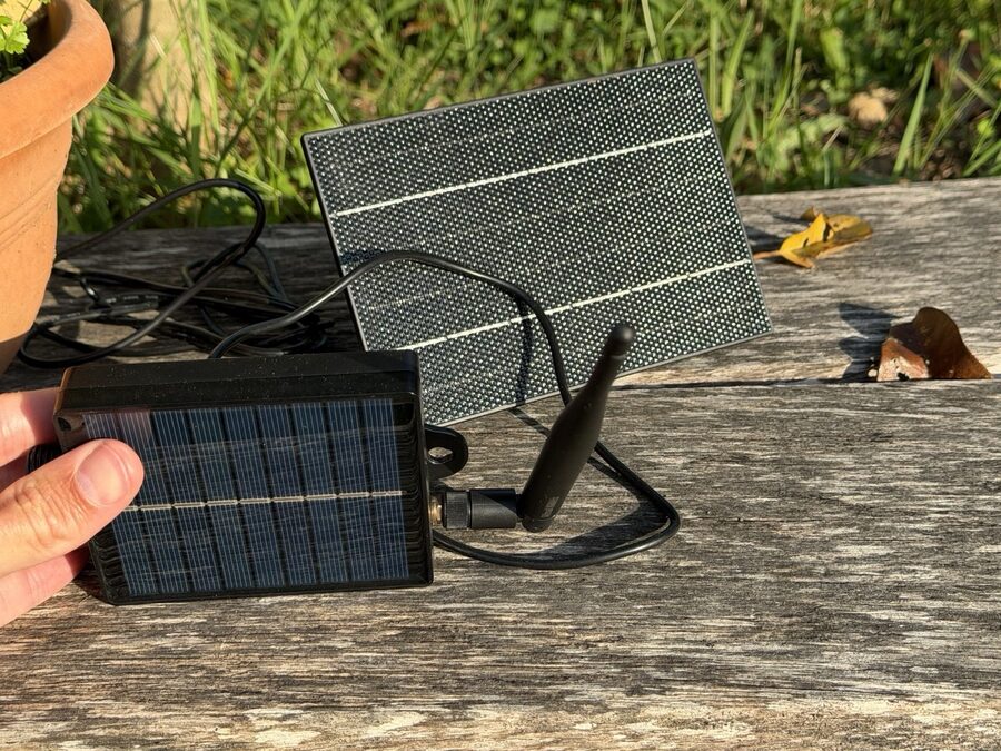 Relais Meshtastic — boîtier guirlandes extérieur avec panneau solaire